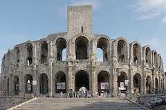 世界遺産アルル、ローマ遺跡とロマネスク様式建造物群