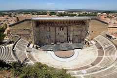 世界遺産オランジュのローマ劇場とその周辺及び凱旋門