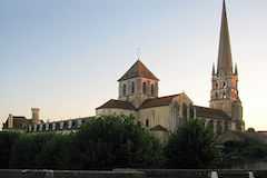 世界遺産サン＝サヴァン・シュール・ガルタンプの修道院教会