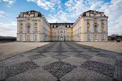 世界遺産ブリュールのアウグストゥスブルク城と別邸ファルケンルスト