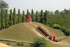 世界遺産モイダムス：アーホーム王朝の墳墓埋葬システム