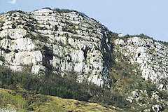 世界遺産アペニン山脈北部の蒸発岩カルストと洞窟群