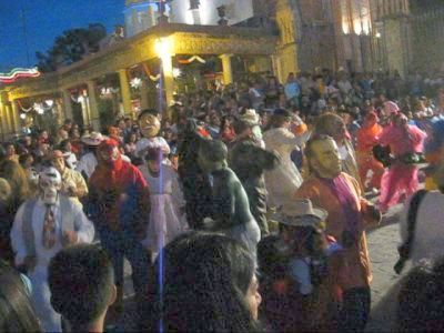 サンミゲル祭の仮面踊り