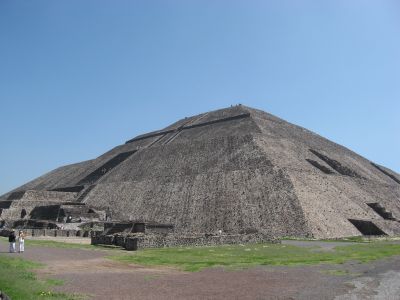 太陽の神殿（ピラミッド）