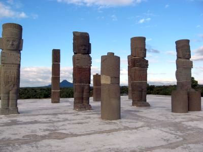 トゥーラの石柱、戦士の像