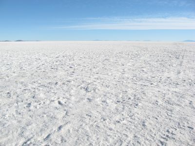 ウユニ塩湖の乾期は真っ白