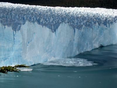 大轟音と共に氷河の崩落