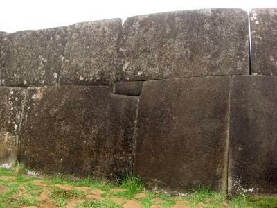 インカの石組みに似た遺跡