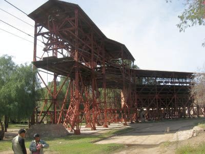 鉱山と結ぶケーブルカー駅