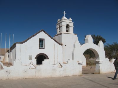 真っ白なサン・ペドロ教会