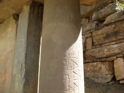 チャビン遺跡の神殿の門柱
