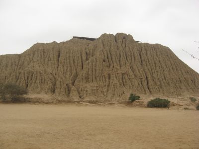 トゥクメ遺跡のピラミッド