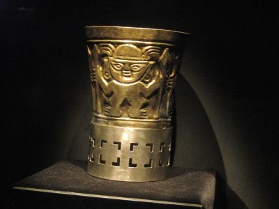 シカン博物館の黄金カップ