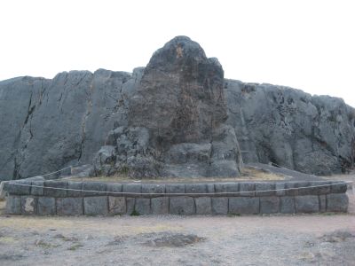 ケンコー遺跡の巨石