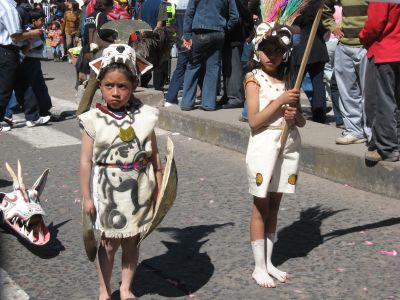 クスコ、祭りの子供パレード