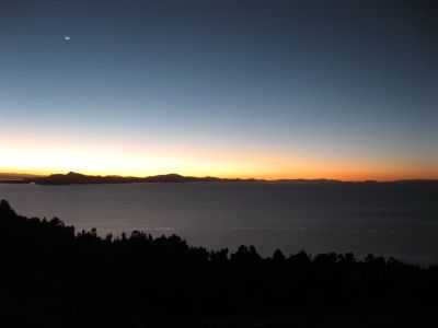 アマンタニ島、遺跡で夕焼け
