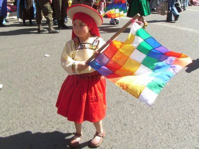 ラパス祭り、インカ旗と少女