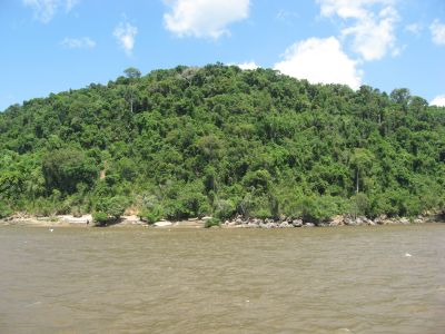 アマゾン川、大きな丘発見