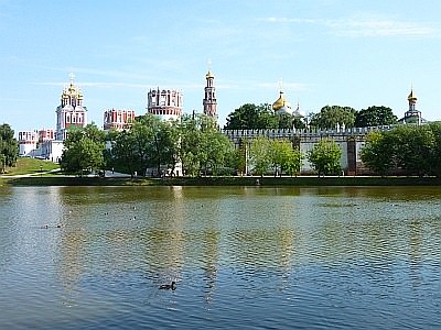 ノヴォデヴィチ修道院と湖